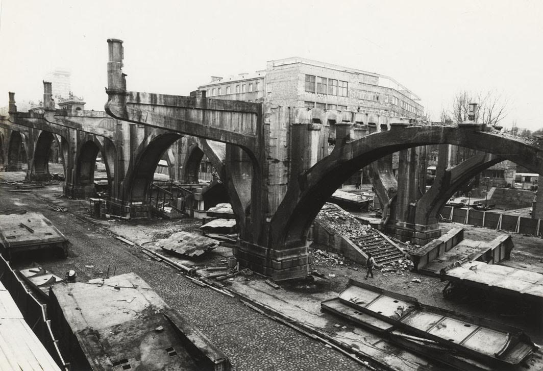 Fotografia z przebudowy mostu Poniatowskiego w latach 80., fot. Jan Jastrzębski, © Maria Jastrzębska, FAF