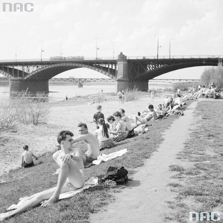 The Varsovians on the local beach, 1960, photo: National Digital Archive